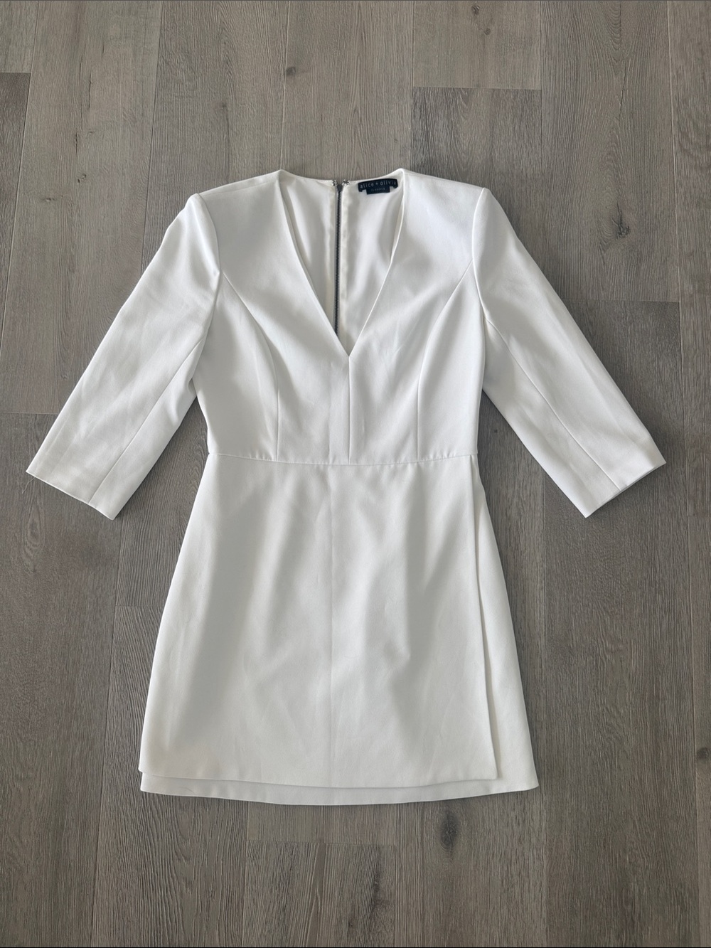 Alice + Olivia White V-Neck Mini Sheath Dress - Picture 4 of 7